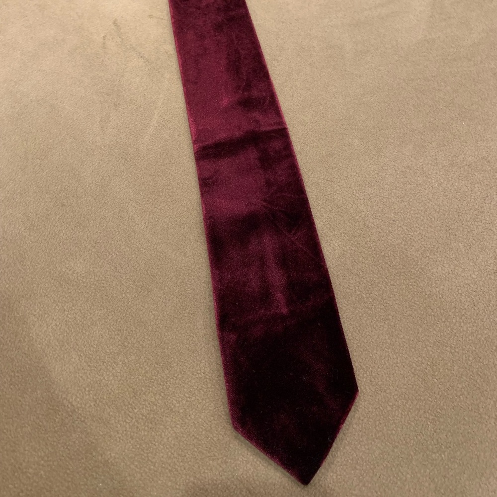 Burgundy velvet Revelry tie